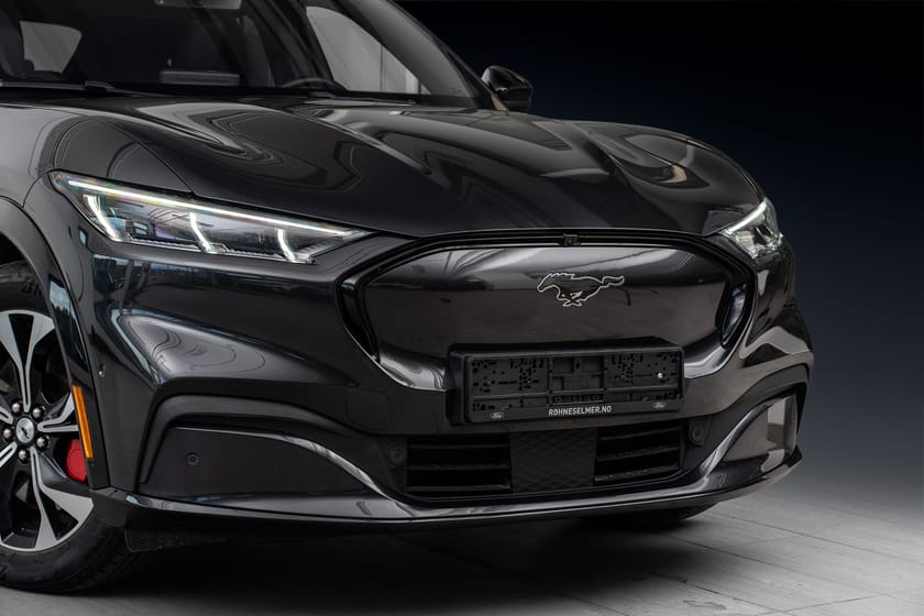 Bilde 2 av Ford Mustang Mach-E Standard Range AWD Teknologipakke+//Dark Matter