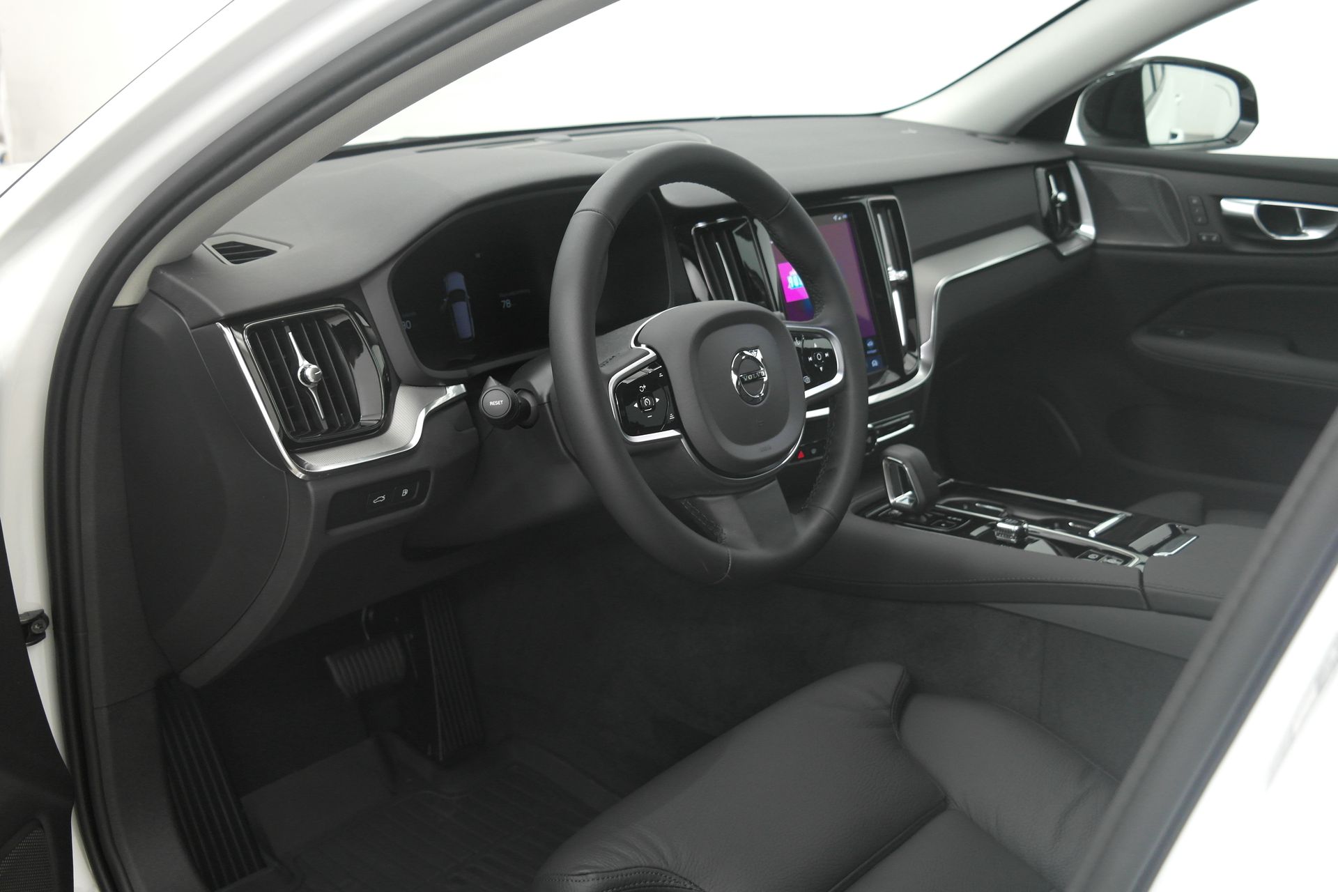 Volvo V60 T6 Plus Dark Nordic Edition 2026, photo 5/10