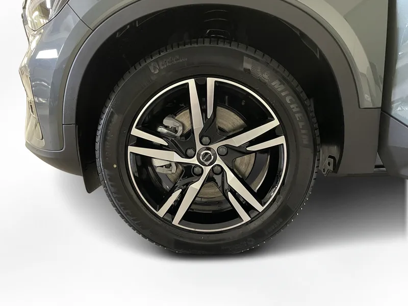 Bild 9 av 15 – Volvo XC40 B3 FWD Bensin Plus Dark