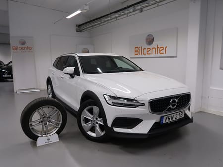 Volvo V60 Cross Country B4 AWD V-Däck ingår Navi-Kamera-Värmare-VoC-CarPlay-Pil