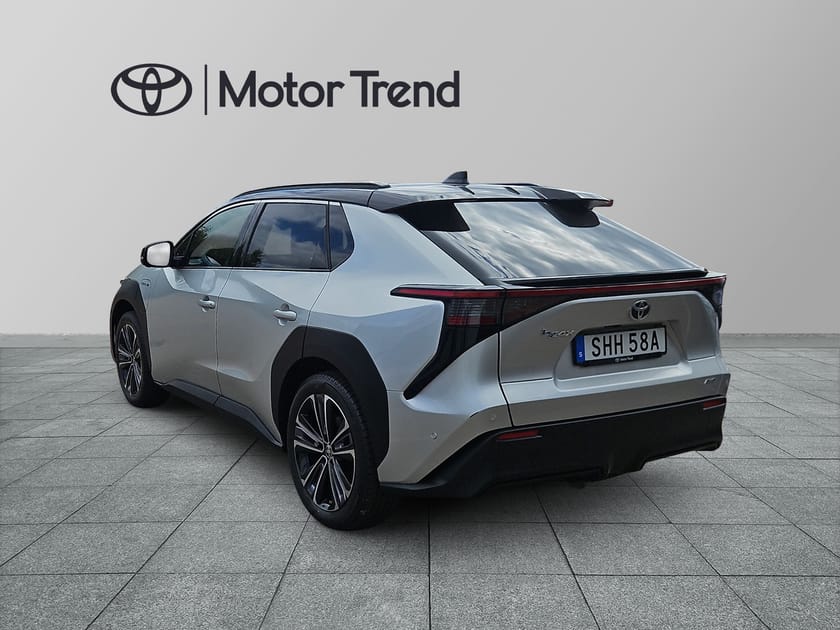 Bild 3 av Toyota bZ4X AWD EXECUTIVE PANORAMAGLASTAK BI-TONE