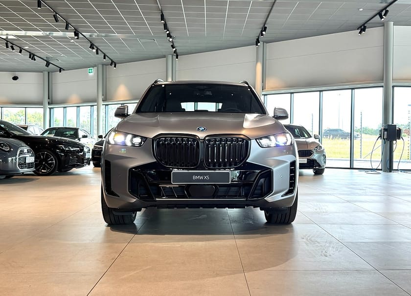 Bild 2 av BMW X5 xDrive50e M Sport Pro D/A Pro Sky Lounge Drag Massage