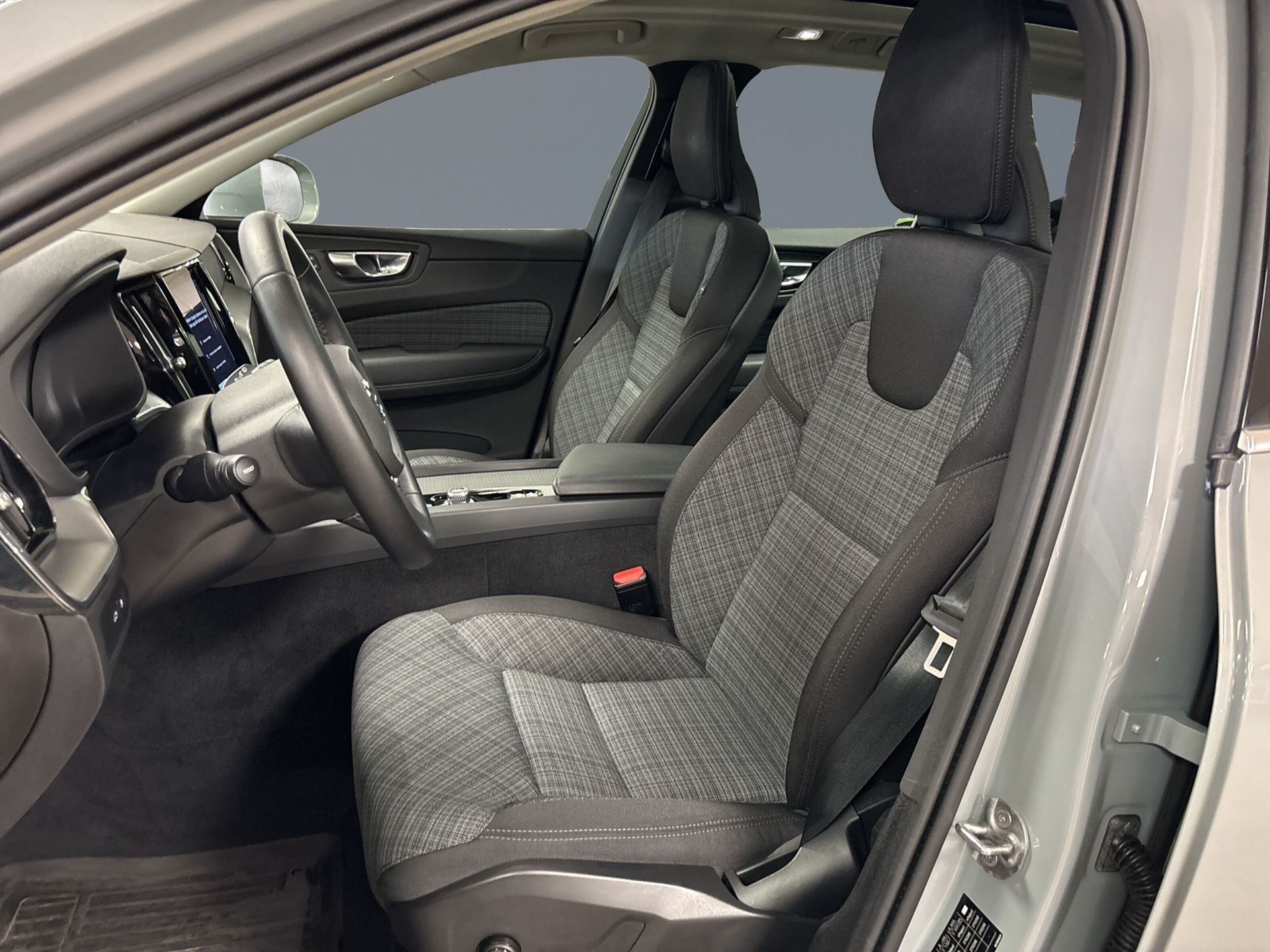Volvo XC60 T6 AWD Core Special Edition 2025, photo 6/10