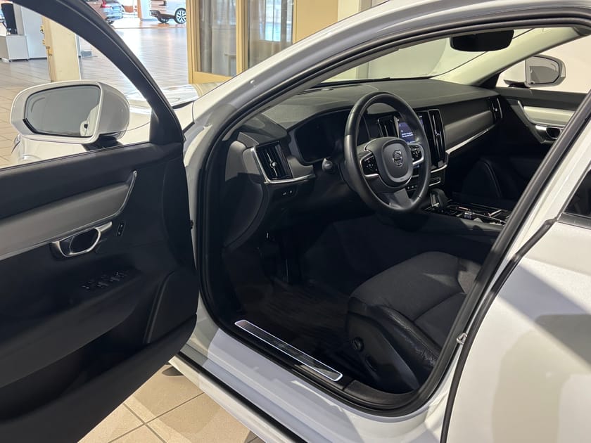 Bild 5 av Volvo V90 Recharge T6 Core Edition | Dragkrok |