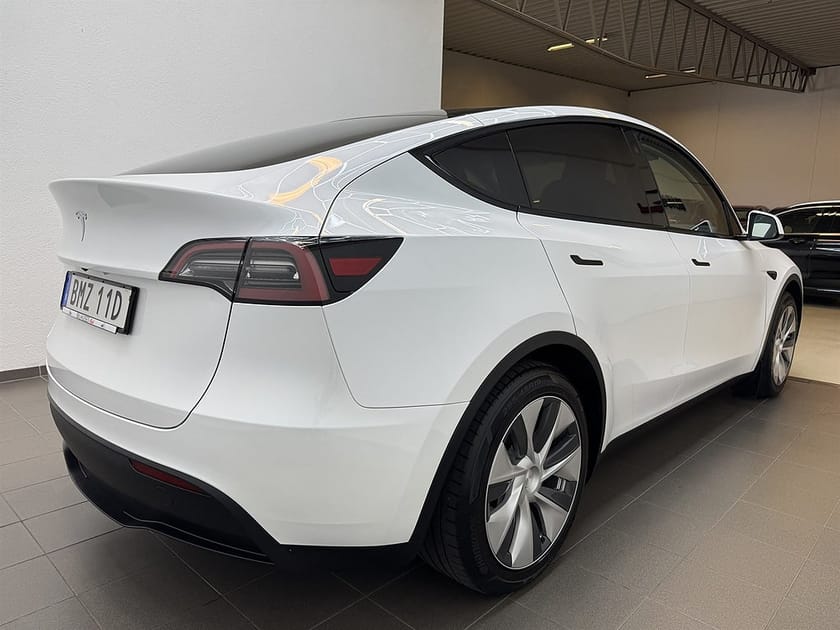 Bild 3 av Tesla Model Y Standard Range RWD 299hk Pano/Moms