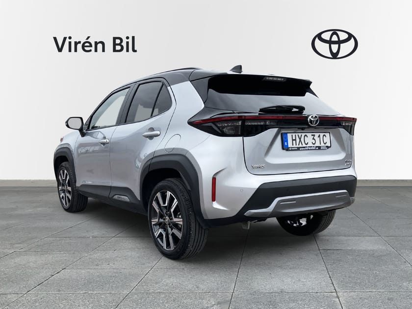 Bild 2 av Toyota Yaris Cross Hybrid 130 AWD-i Premiere Edition Panorama (Vinterhjul)