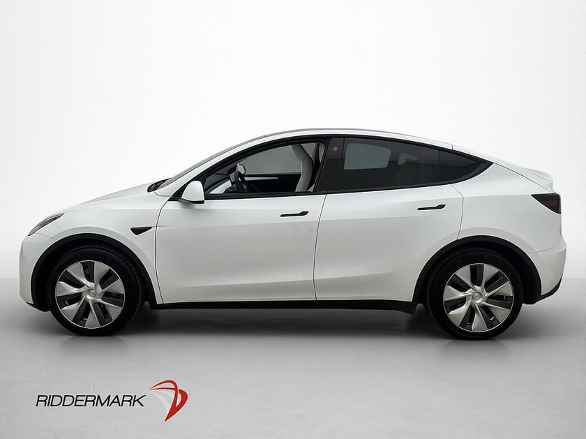 Bild 5 av Tesla Model Y Long Range AWD Longe Dragkrok AP Ljus interiör