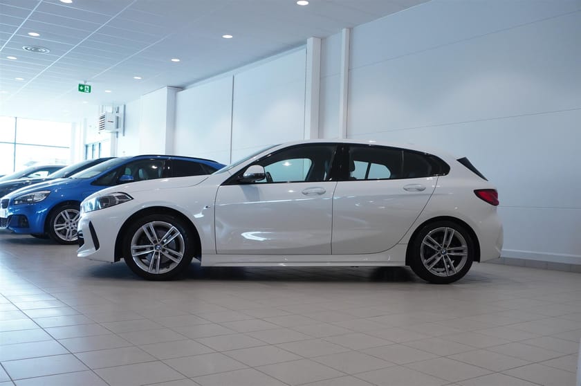 Bild 4 av BMW 118i M-Sport Automat Navi Rattvärme PDC LED