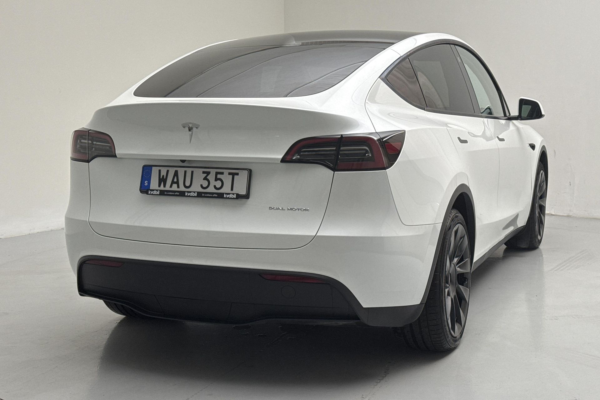 Tesla Model Y Long Range AWD 2023, photo 3/10