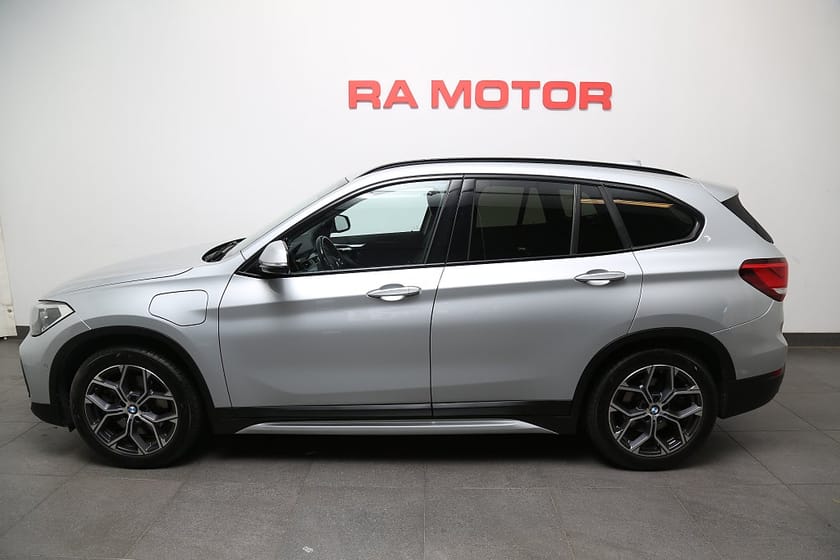 Bild 3 av BMW X1 xDrive25e Plug-in xLine Aut Navi Kamera Drag