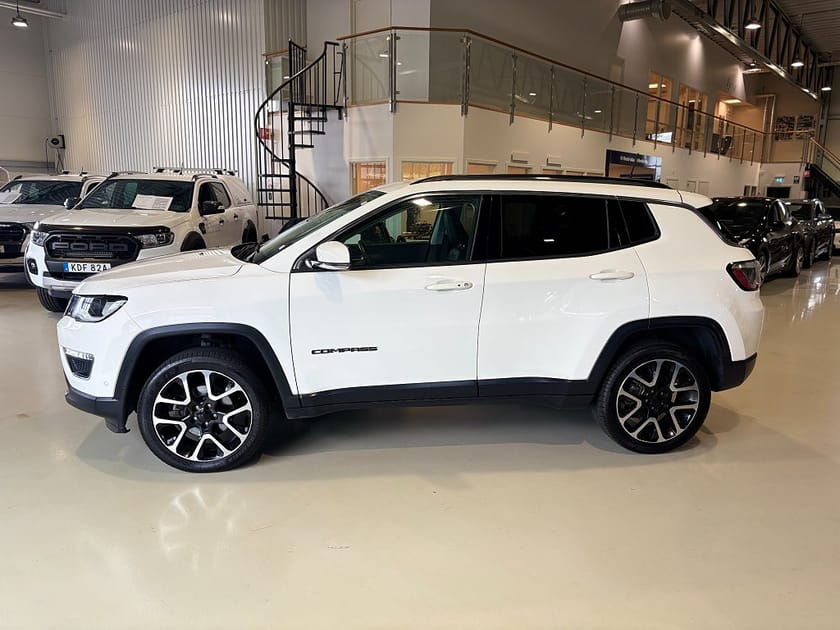 Bild 2 av Jeep Compass LIMITED 4WD 170hk,Drag,Kamrem bytt