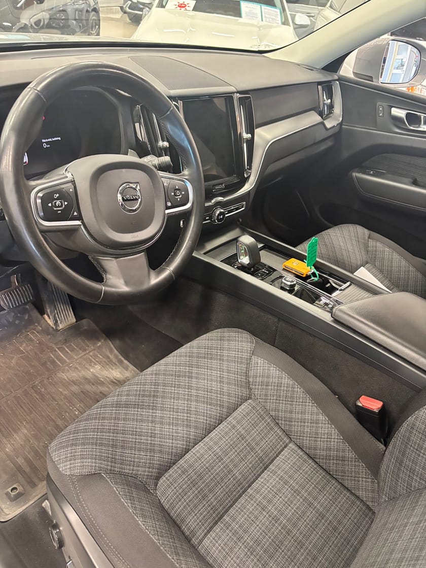 Bild 2 av Volvo XC60 T6 Plug-In Hybrid AWD Geartronic Core Pano 2,99%