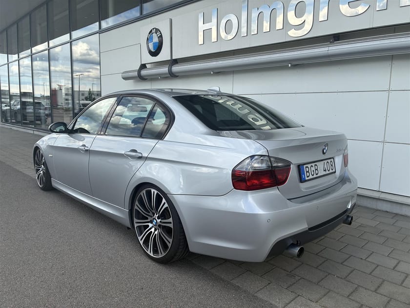 Bild 3 av BMW 335i Sedan Manuell Låga Mil Unik M-Sport Sensorer