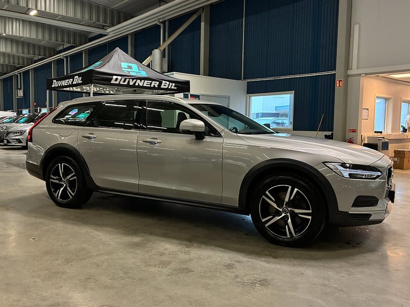 Bild 2 av Volvo V90 Cross Country B4 AWD | Dragkrok | Värmare | LED | V-hjul