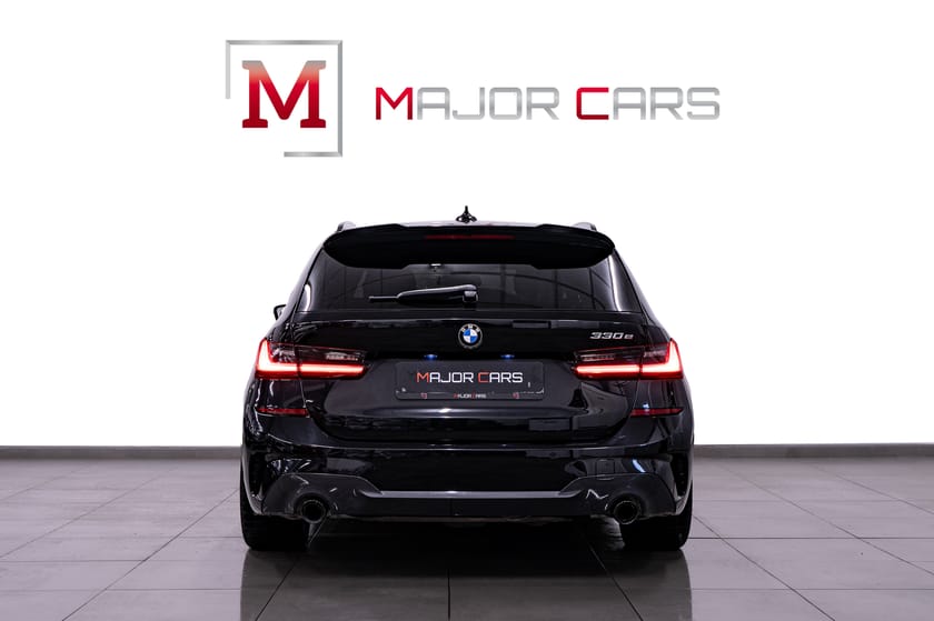 Bild 5 av BMW 330e Touring M Sport Cockpit NaviPro HiFi Shadowline+ 19" Drag 292hk