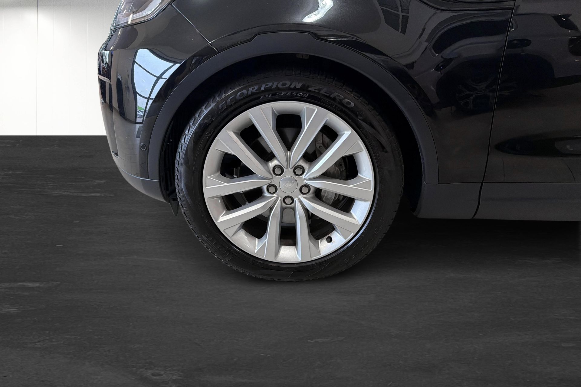 Land Rover Discovery 2023, photo 6/10