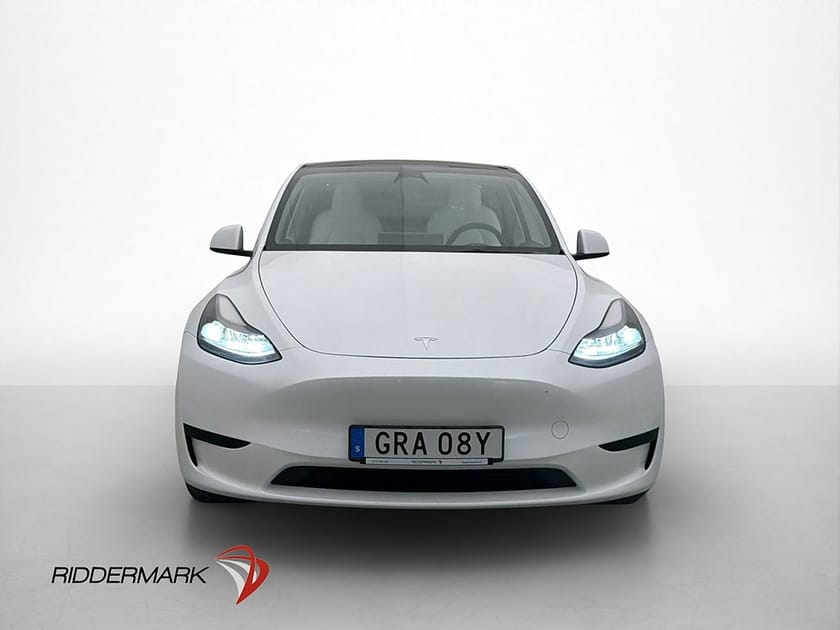 Bild 3 av Tesla Model Y Standard Range RWD Dragkrok Ljus interiör AP MOMS