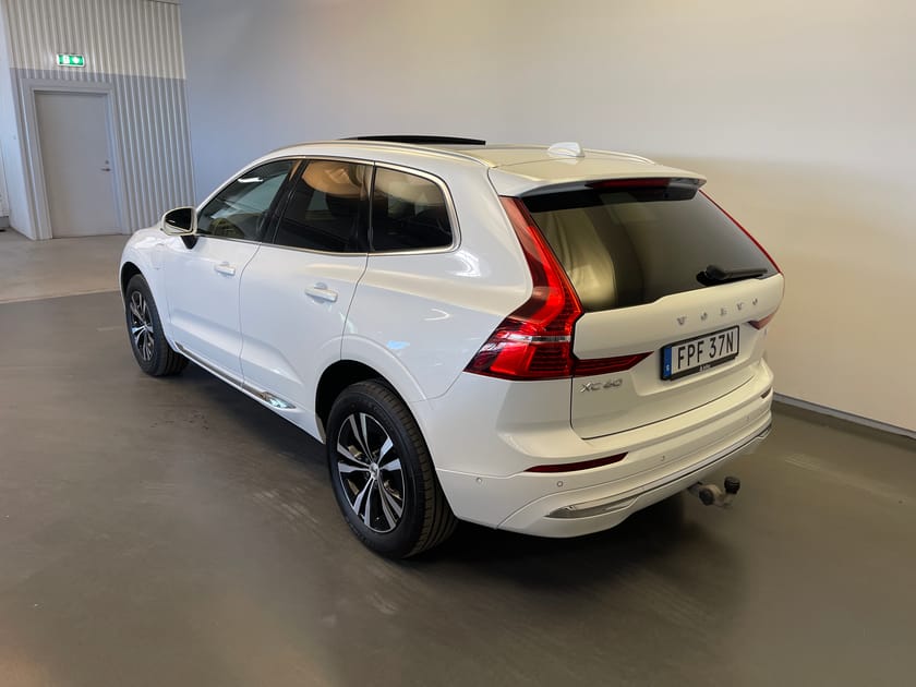 Bild 4 av Volvo XC60 Recharge T6 Core Edition / Läder / Dragkrok / Panoramaglas tak /