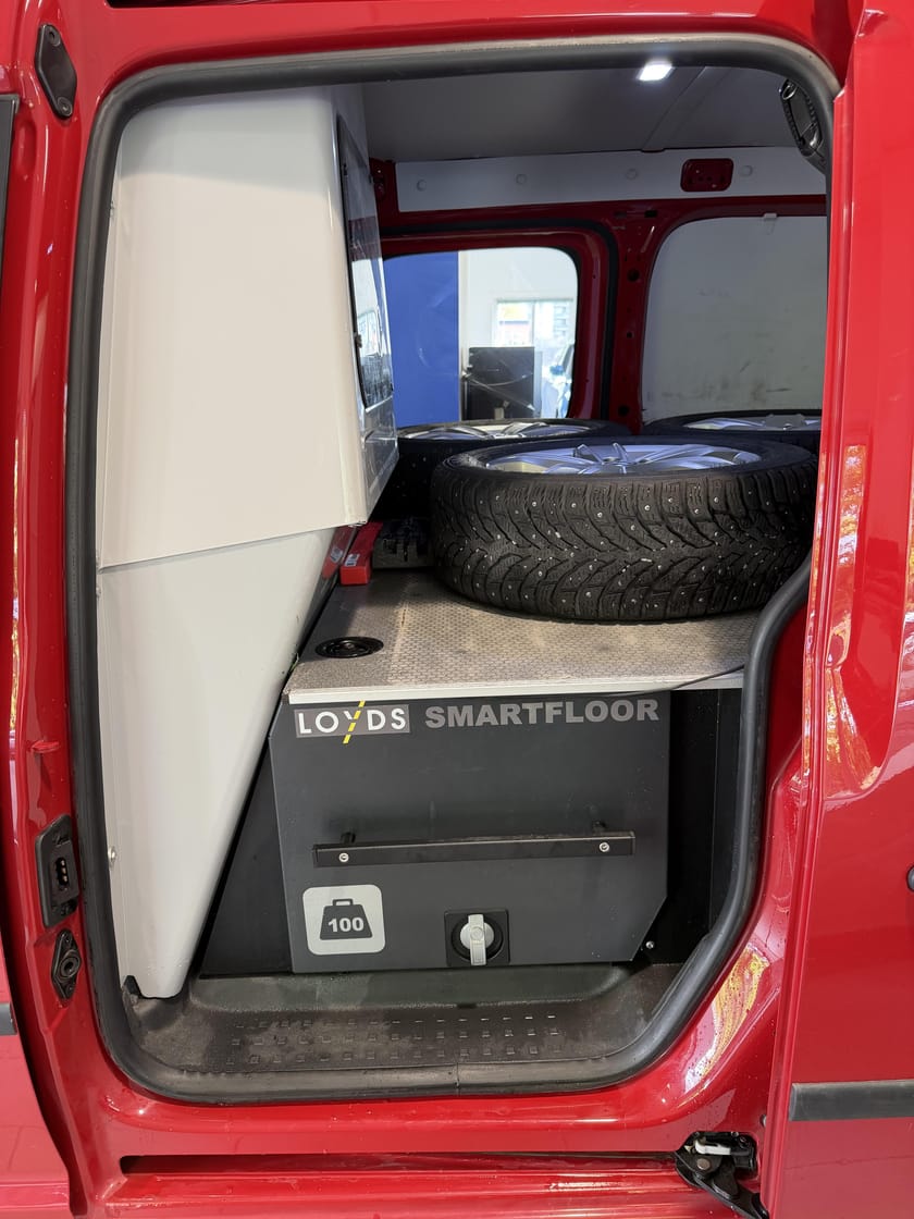 Bilde 5 av Volkswagen Caddy Maxi Van DSG Auto 4Motion Webasto Krok Comfortvegg/Innredning