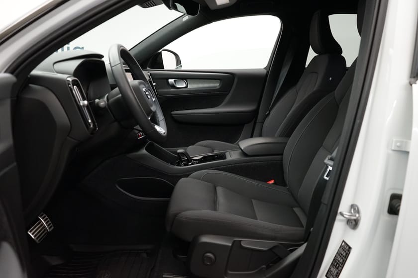 Bild 5 av Volvo XC40 Recharge Core, Baklucka elmanövrerad, Dragkrok