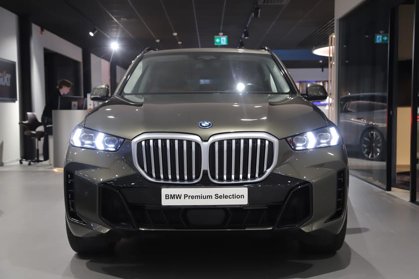 Bild 4 av BMW X5 xDrive50e - Bowers / Individual / Luftfjädring / Innovation