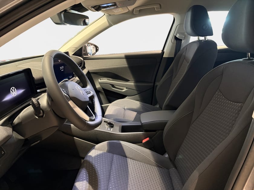 Bild 5 av Volkswagen T-Roc 1.5 eTSI 150 HK