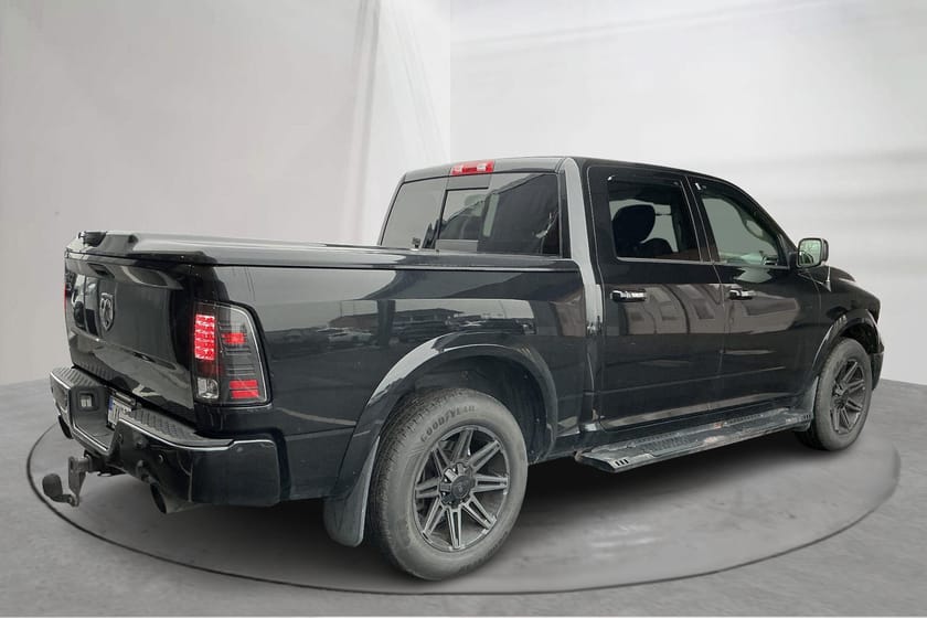Bild 3 av RAM 1500 Dubbelhytt 5'7" box