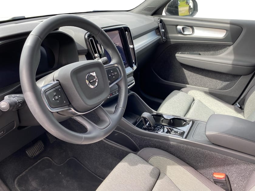 Bild 2 av Volvo XC40 B4 FWD Bensin Plus Dark
