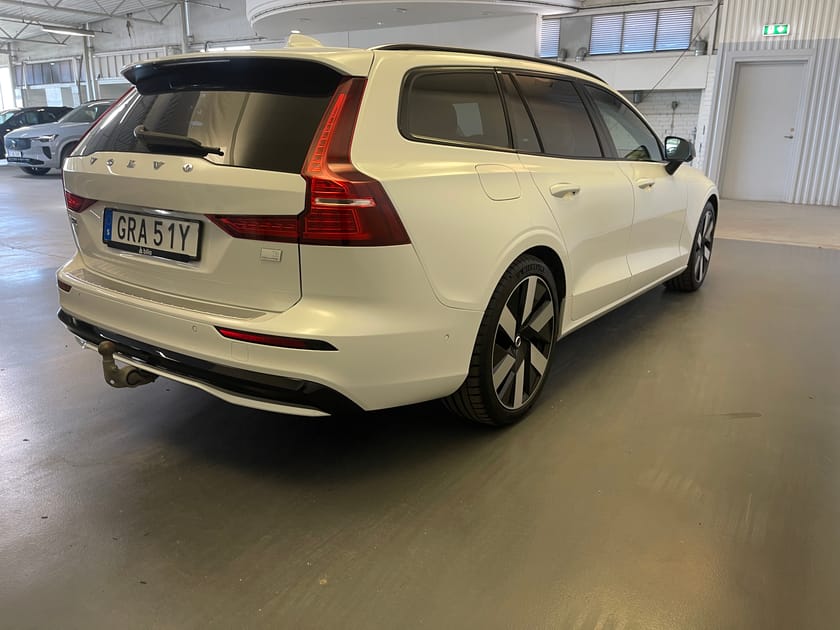 Bild 3 av Volvo V60 Recharge T6 II Ultimate Dark/ Panoramatak/ Headup Display/ Harman Kardon/ 360 kamera/ 10.000kr Tillbehör/
