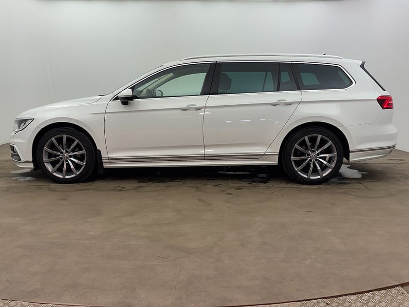 Bild 3 av Volkswagen Passat Sportscombi SC 2.0 TDI R-Line 4M GT DSG B-kamera Drag Värmare