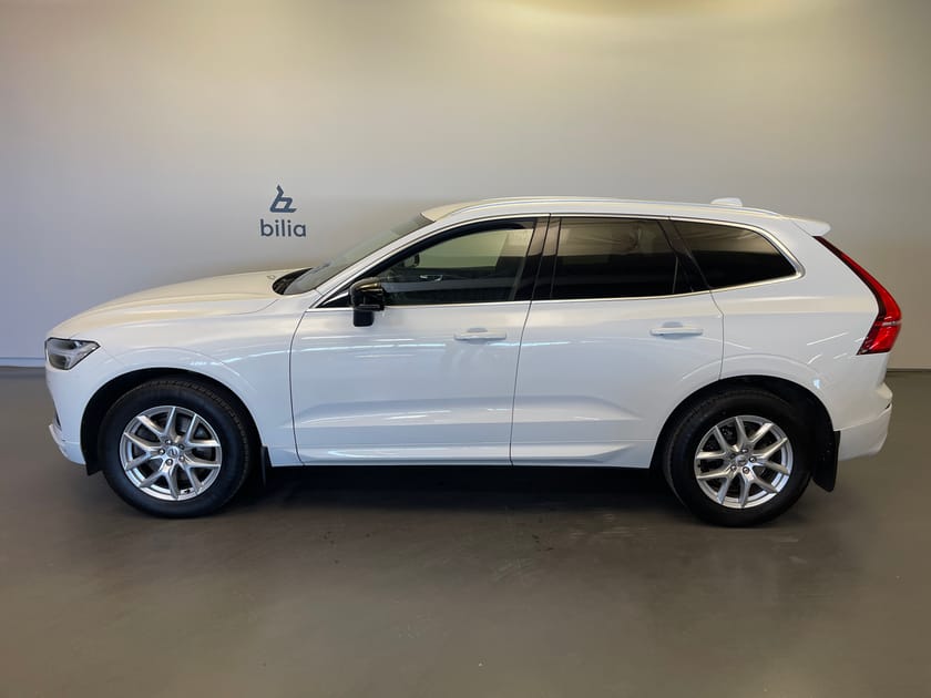 Bild 2 av Volvo XC60 B5 Bensin Momentum Advanced SE / Harman Kardon / Navigation /