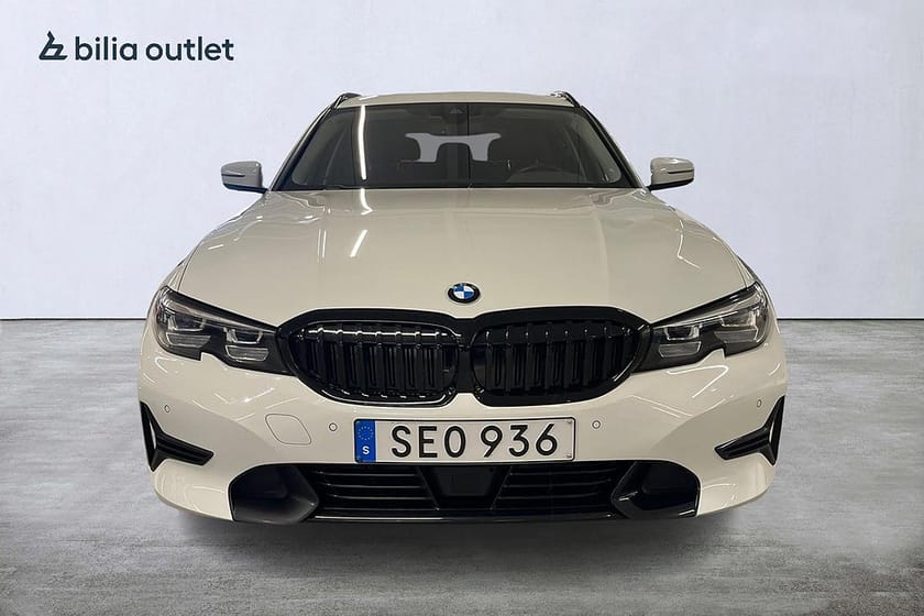 Bild 3 av BMW 320d Touring Sportline / Backkamera / Navi / Drag / Cockpit