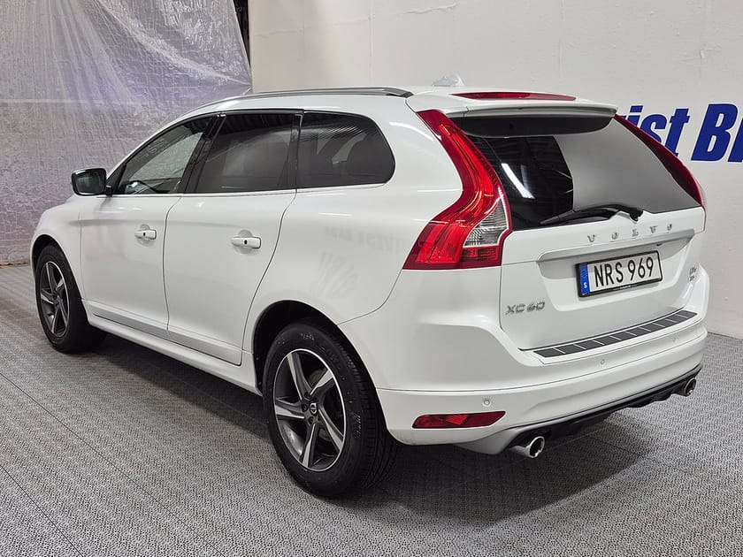 Bild 3 av Volvo XC60 AWD D4 R-Design 181HK 4x4 Läder Panorama