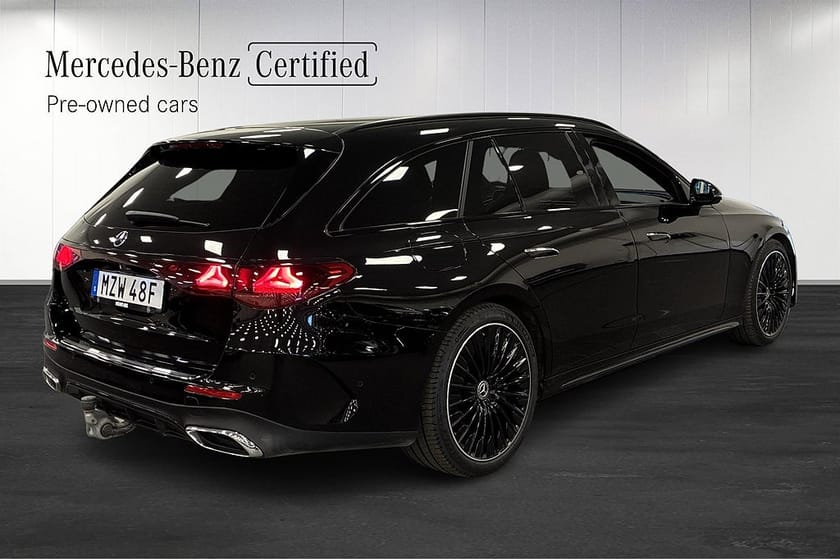 Bild 3 av Mercedes-Benz E 300 d e 4MATIC T de AMG Drag Pano Superscreen 360 Carplay