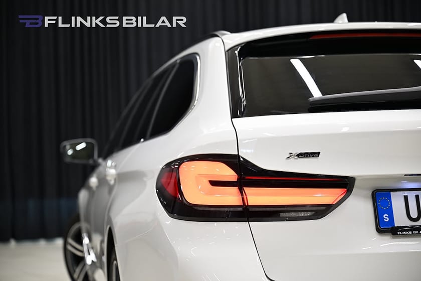 Bild 3 av BMW 520d xDrive Touring Pano Navi Skinn Backkamera D-Värm Drag
