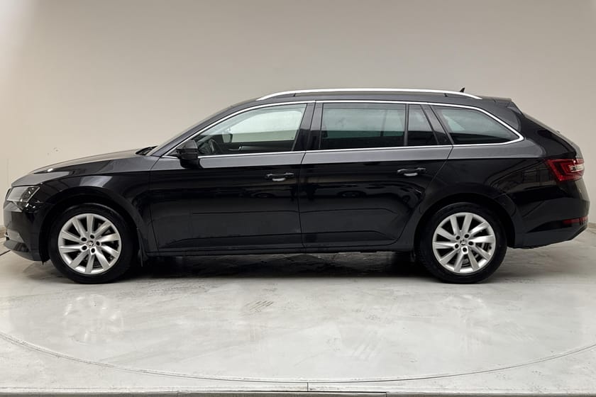 Bild 2 av Škoda Superb Kombi TDI 4x4 190hk Business Style Läder
