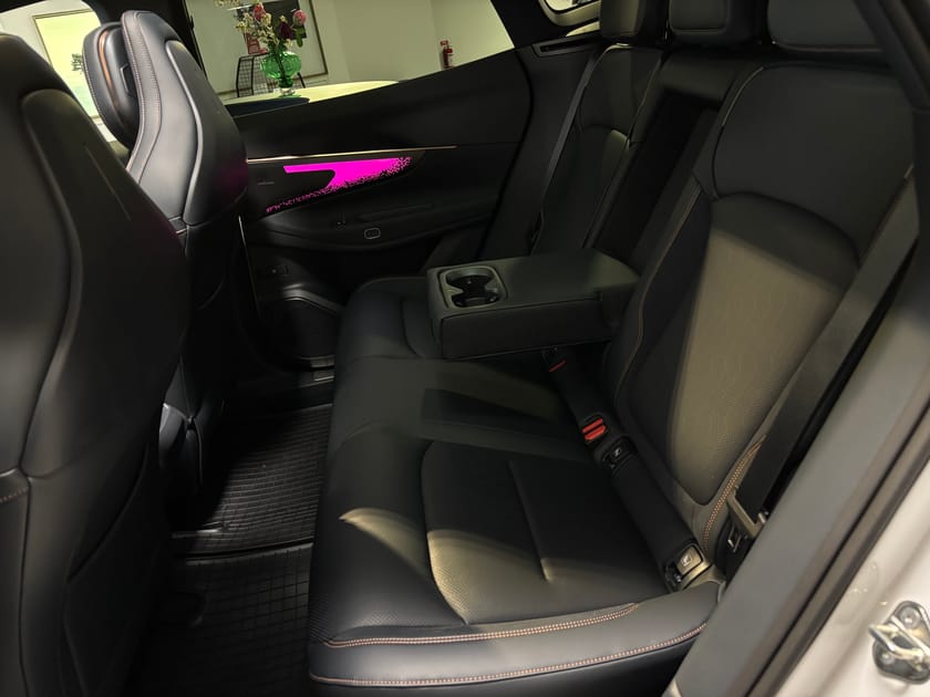 Bild 5 av Lynk & Co 08 PHEV