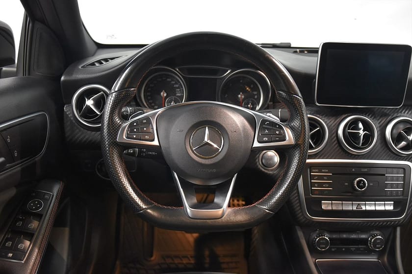 Bild 2 av Mercedes-Benz A 200 d 4MATIC AMG Line D-värm Skinn/Alcantara B-kam