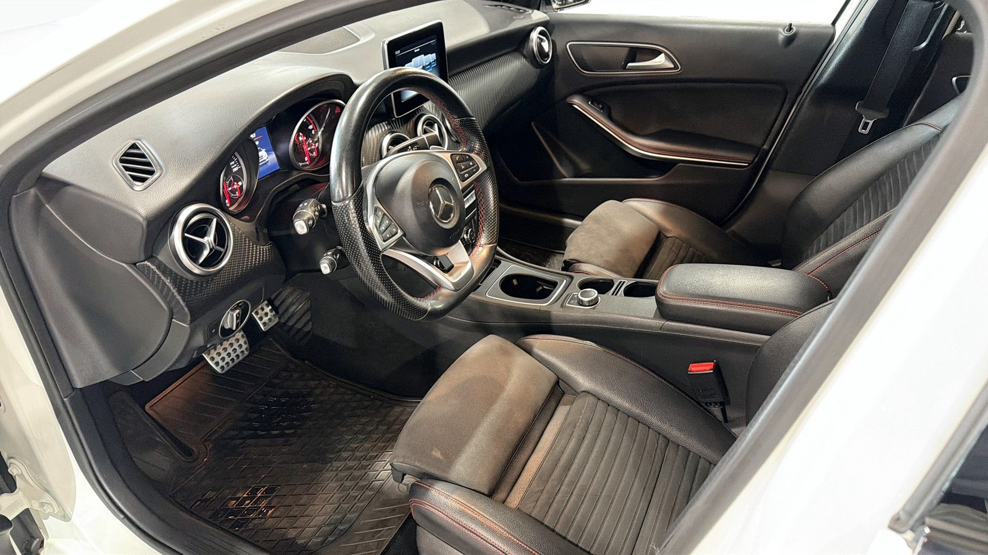 Mercedes-Benz A 200 D 4MATIC AMG PAKET 2016, kuva 7/9