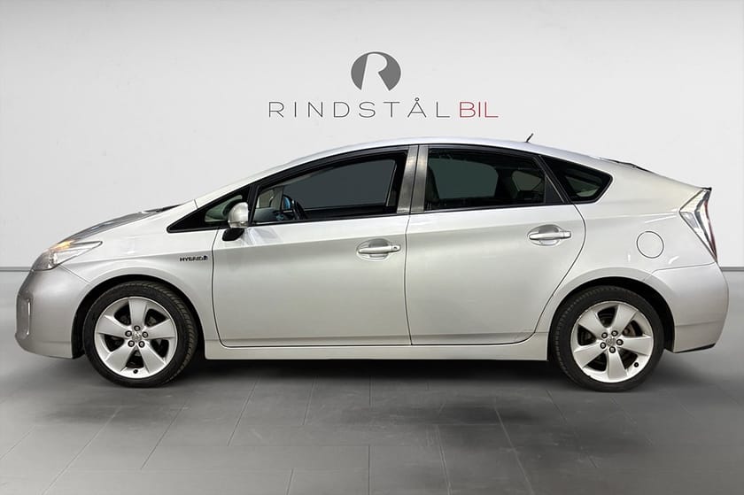 Bild 4 av Toyota Prius Hybrid CVT 136 HK AUT NAVI B-KAMERA FARTHÅLLARE HUD 17"