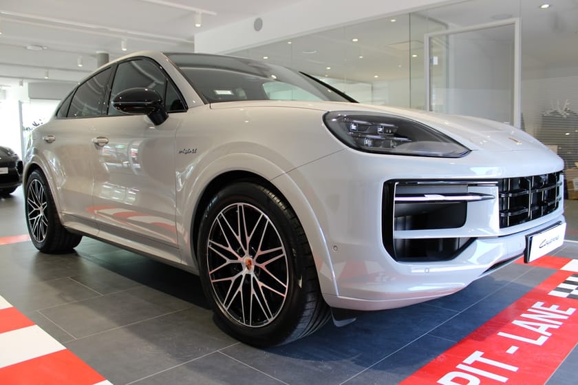 Bild 5 av Porsche Cayenne E-Hybrid Coupé Black Edition