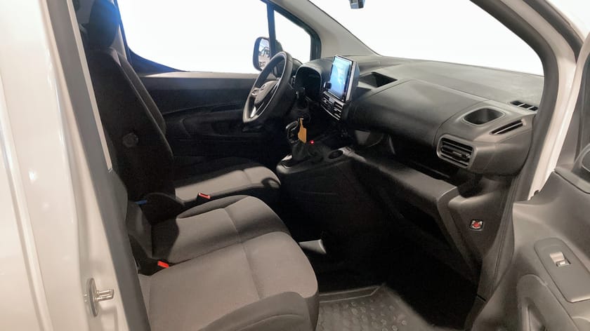 Bild 3 av Opel Combo Cargo 1.5 Euro 6 Drag/Värmare/Backkamera/Moms