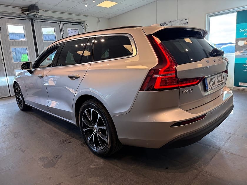 Bild 3 av Volvo V60 B4 Mildhybrid Core Gps Blis Pilot Assist B-kamera 197hk