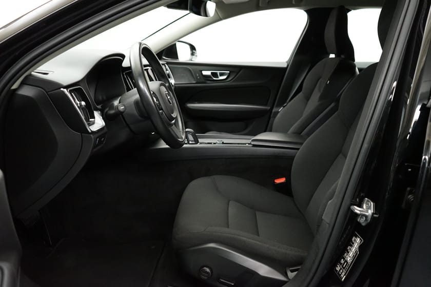 Bild 5 av Volvo V60 B4 Diesel Momentum Advanced SE, Dragkrok, Baklucka elmanövrerad