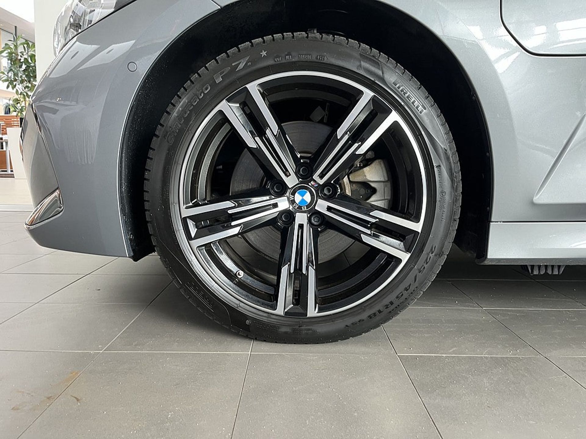 BMW 330 2025, kuva 4/10