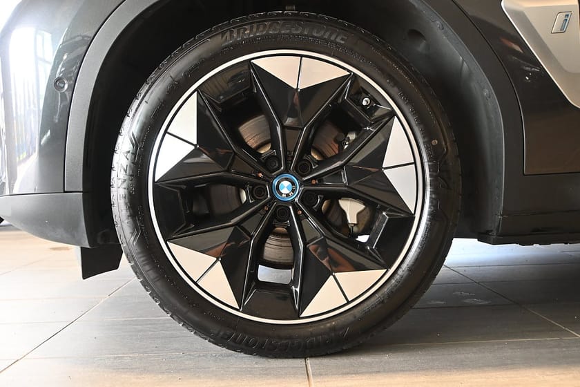 Bild 5 av BMW iX3 Charged Plus Drag Pano H/K HUD