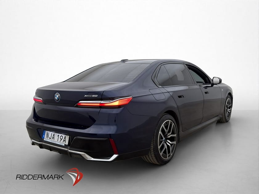 Bild 5 av BMW i7 xDrive60 M Sport Innovation Executive B&W Sky MOMS
