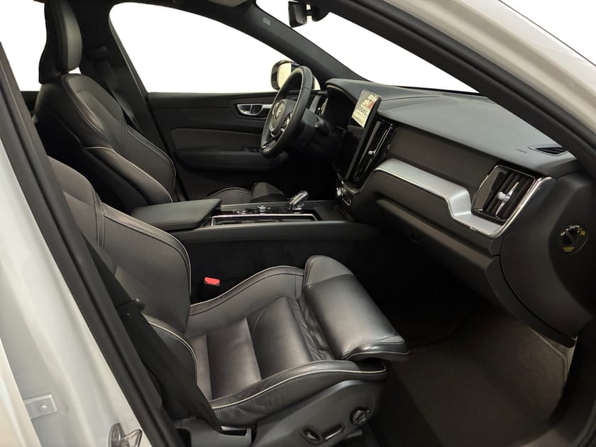 Bild 4 av Volvo XC60 T6 Plus Black Nordic Edition | Drag | Luftfjädring | 360 | H/K | HUD |