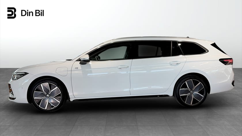 Bild 3 av Volkswagen Passat Variant eHybrid R-LINE 1.5 TSI 272hk | Panoramatak | Drag