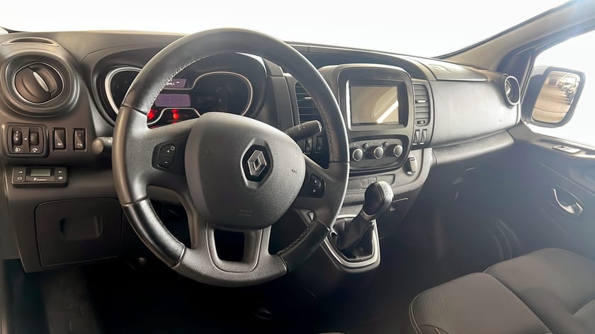 Bild 4 av Renault Trafic Skåpbil 2.0 dCi 145hk Kamera Värmare Dragkrok MOMS!